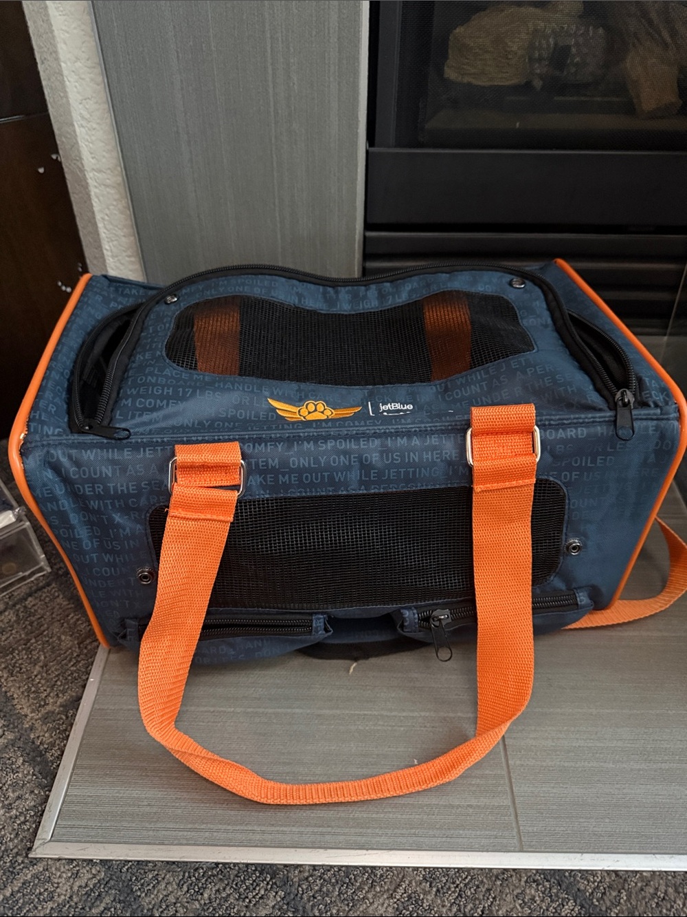 JetBlue Brand Pet Travel Bag “JetPaws” Dog Carrier For Plane used once
